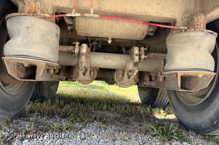 image for item EK8646 2003 Barrett livestock trailer