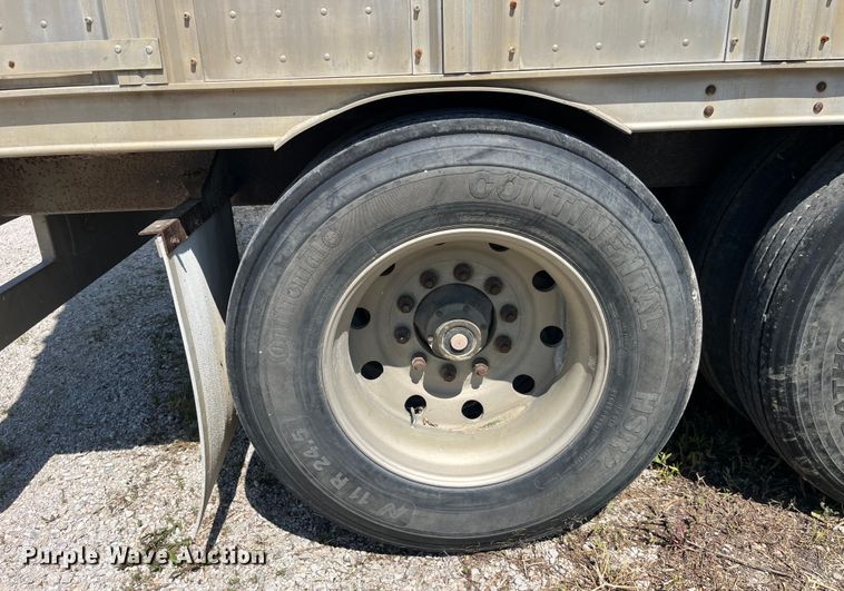 image for item EK8646 2003 Barrett livestock trailer