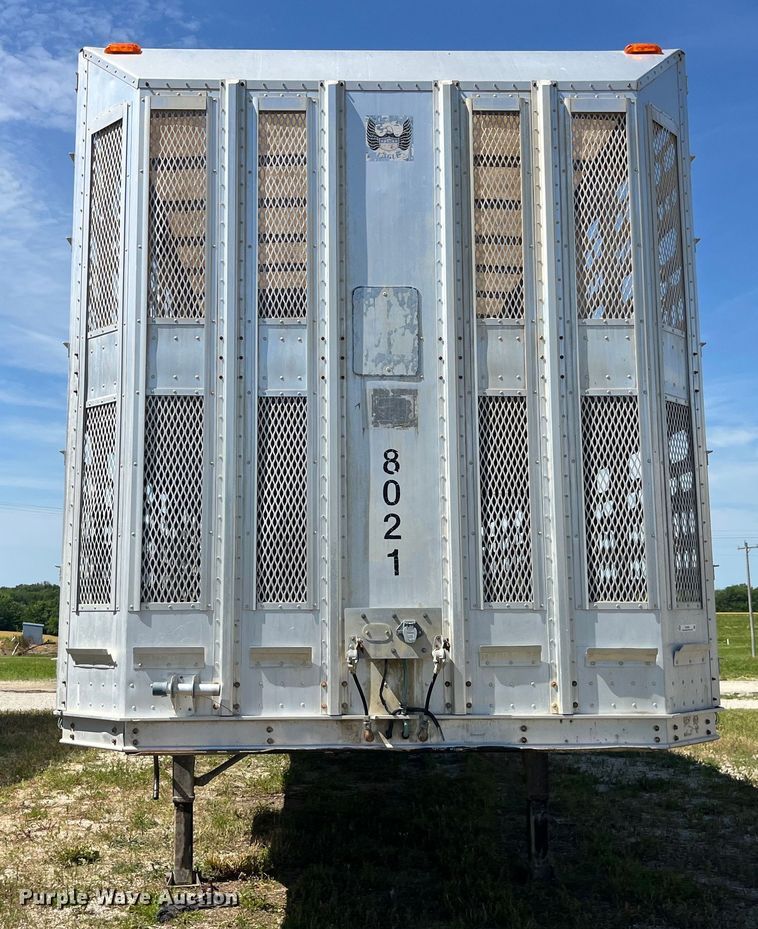 image for item EK8647 2006 Barrett livestock trailer