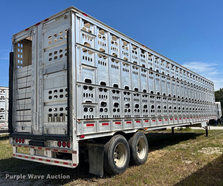 image for item EK8647 2006 Barrett livestock trailer