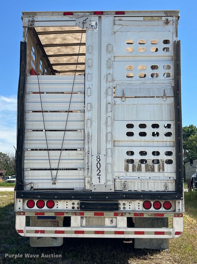 image for item EK8647 2006 Barrett livestock trailer