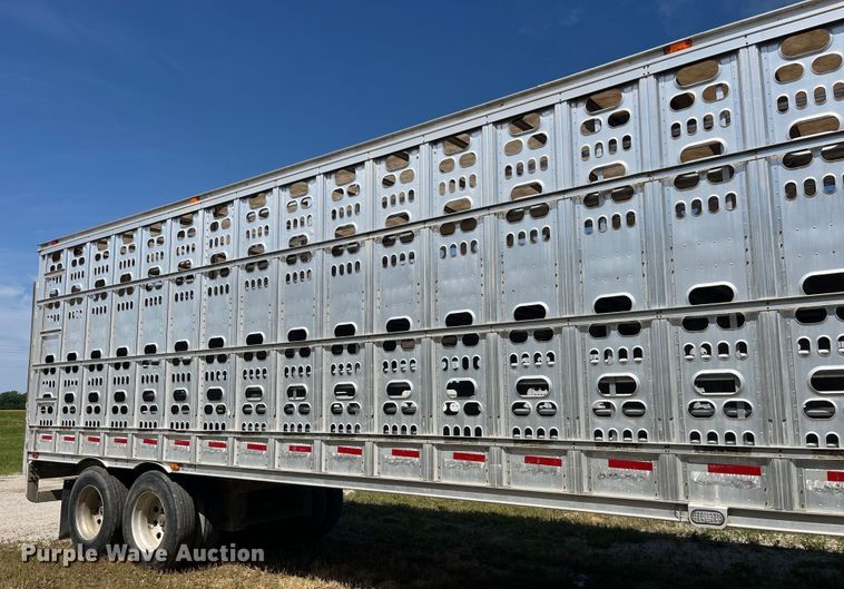 image for item EK8647 2006 Barrett livestock trailer
