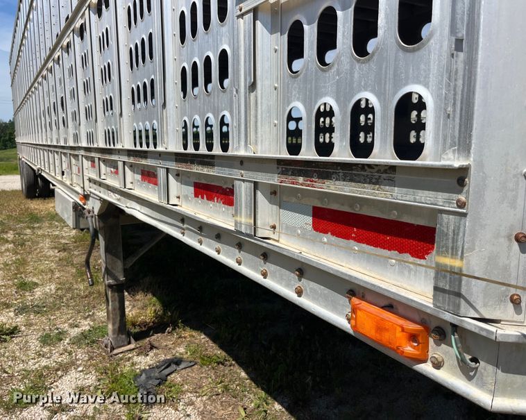 image for item EK8647 2006 Barrett livestock trailer