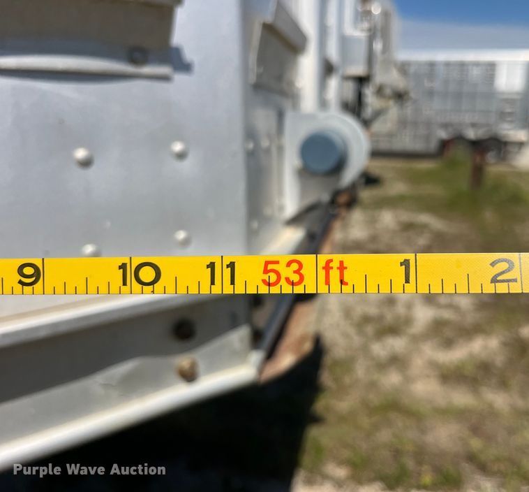 image for item EK8647 2006 Barrett livestock trailer