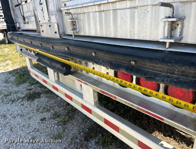 image for item EK8647 2006 Barrett livestock trailer