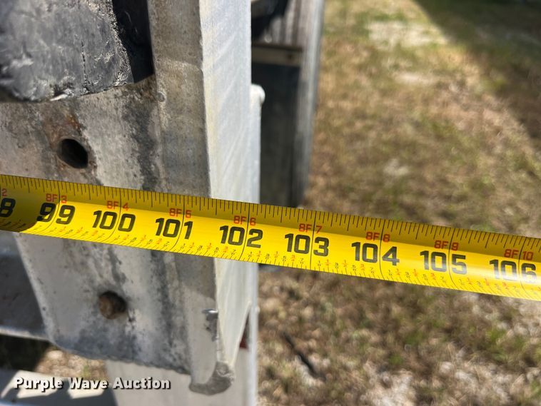 image for item EK8647 2006 Barrett livestock trailer