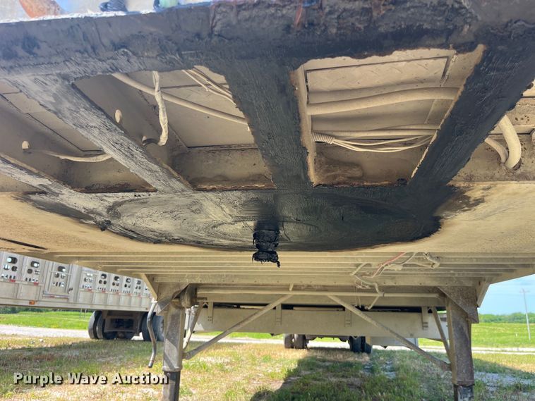 image for item EK8647 2006 Barrett livestock trailer