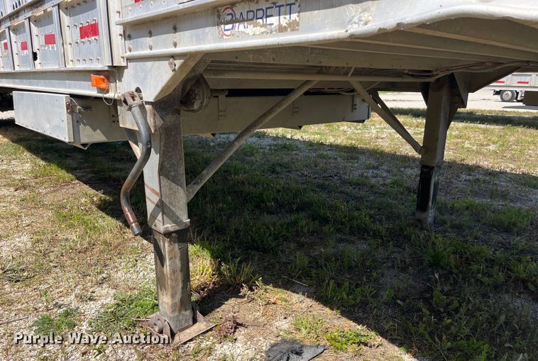 image for item EK8647 2006 Barrett livestock trailer