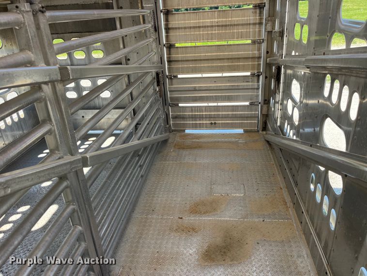 image for item EK8647 2006 Barrett livestock trailer