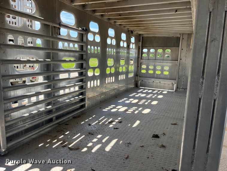 image for item EK8647 2006 Barrett livestock trailer