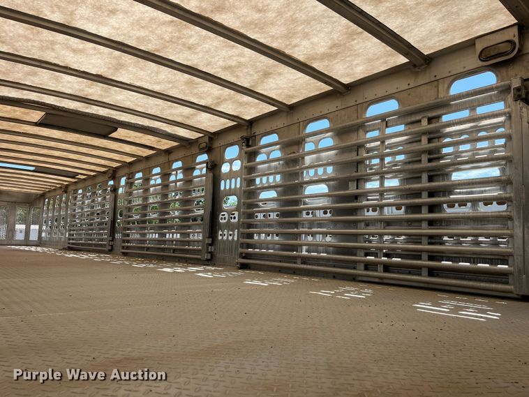 image for item EK8647 2006 Barrett livestock trailer