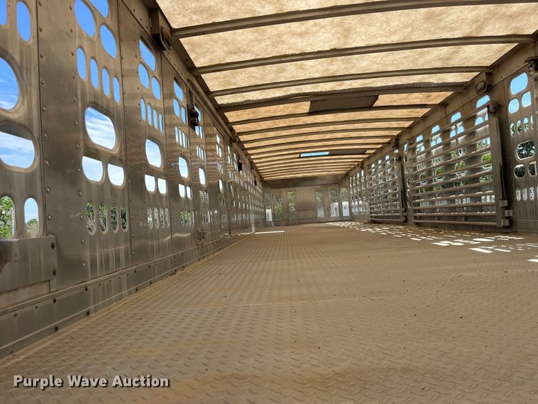 image for item EK8647 2006 Barrett livestock trailer