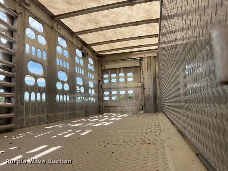 image for item EK8647 2006 Barrett livestock trailer