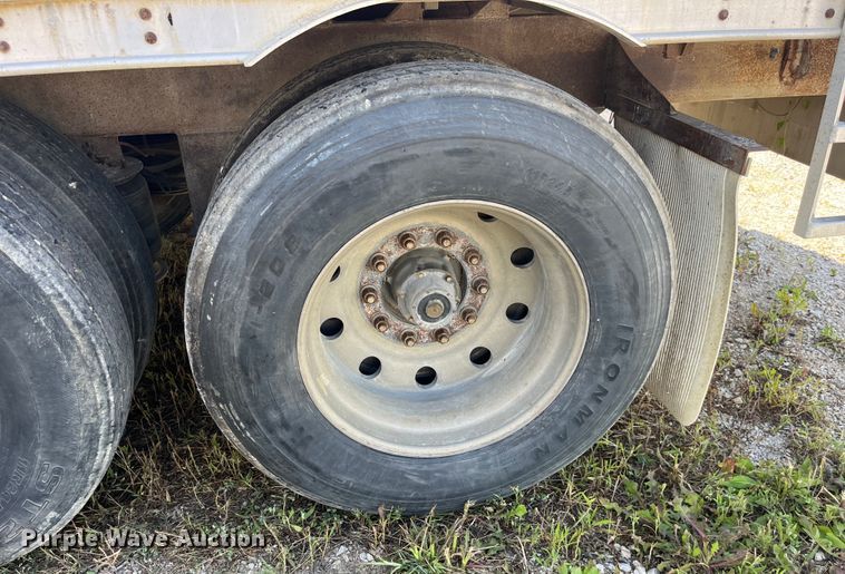 image for item EK8647 2006 Barrett livestock trailer