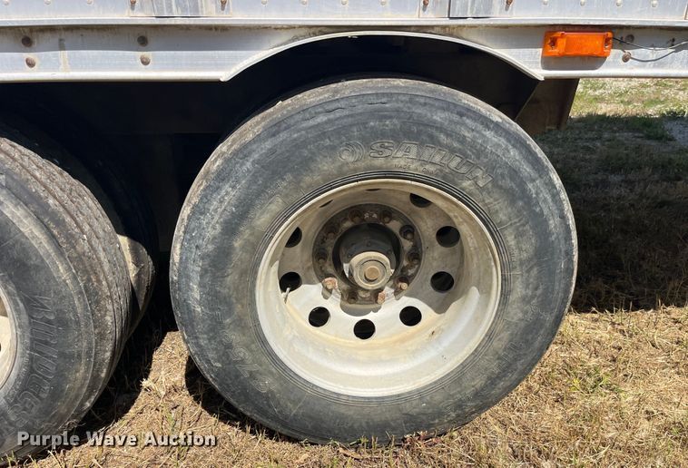 image for item EK8647 2006 Barrett livestock trailer