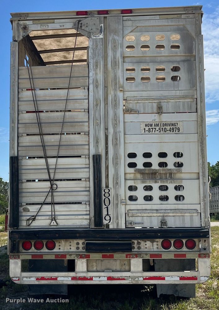 image for item EK8648 2006 Barrett livestock trailer