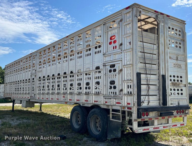 image for item EK8648 2006 Barrett livestock trailer