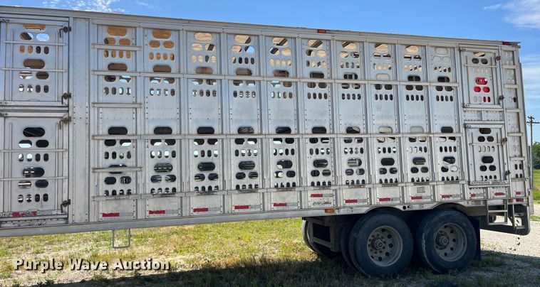 image for item EK8648 2006 Barrett livestock trailer