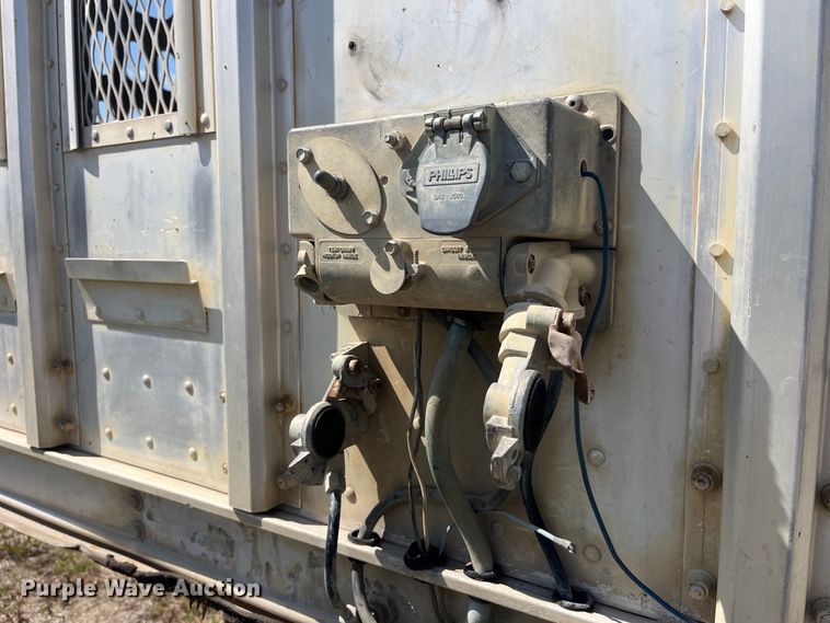 image for item EK8648 2006 Barrett livestock trailer