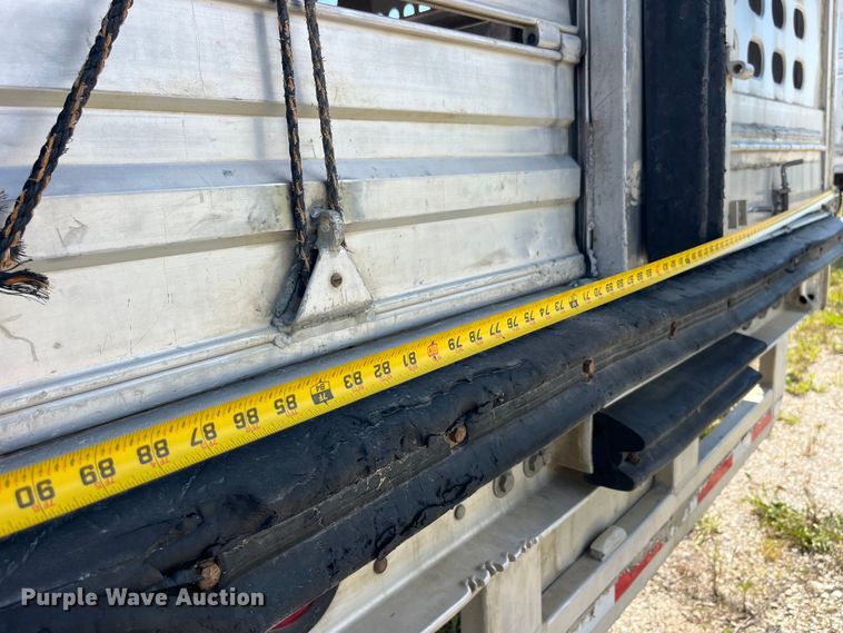 image for item EK8648 2006 Barrett livestock trailer