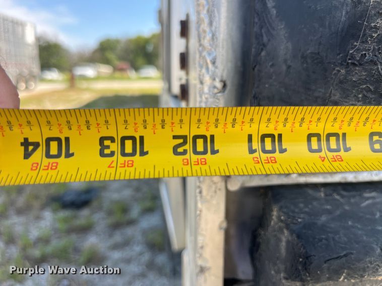 image for item EK8648 2006 Barrett livestock trailer