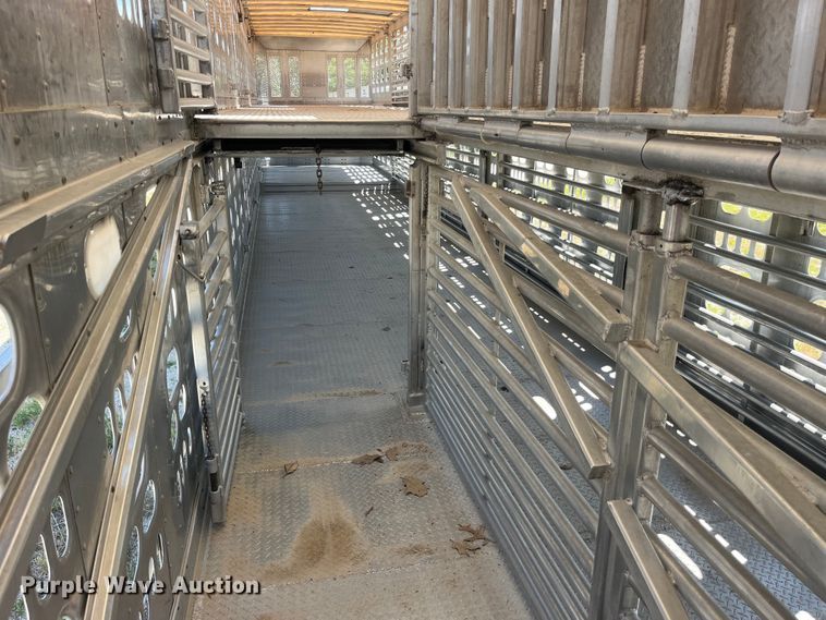 image for item EK8648 2006 Barrett livestock trailer