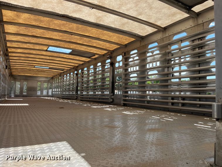 image for item EK8648 2006 Barrett livestock trailer