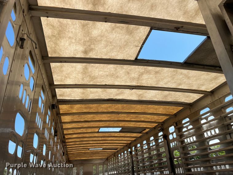 image for item EK8648 2006 Barrett livestock trailer