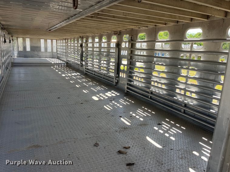 image for item EK8648 2006 Barrett livestock trailer