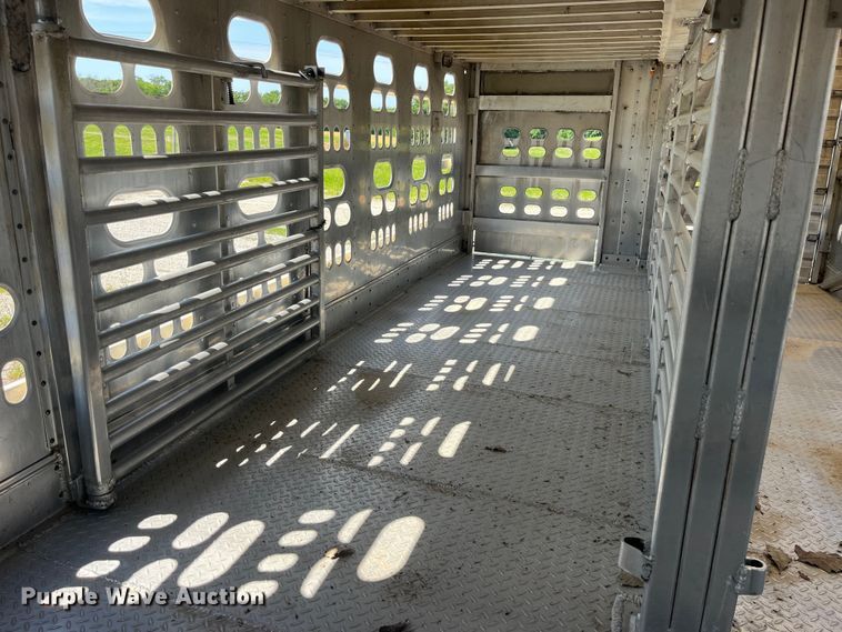 image for item EK8648 2006 Barrett livestock trailer