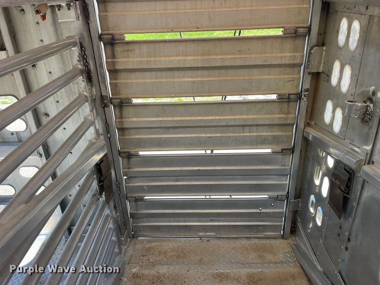 image for item EK8648 2006 Barrett livestock trailer