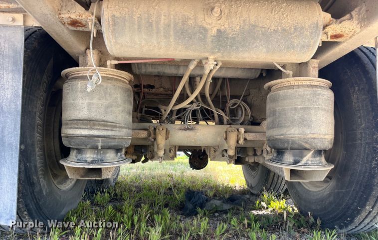 image for item EK8648 2006 Barrett livestock trailer