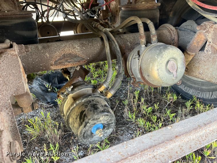 image for item EK8648 2006 Barrett livestock trailer