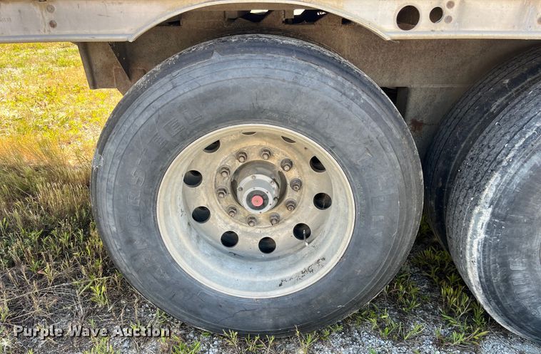 image for item EK8648 2006 Barrett livestock trailer