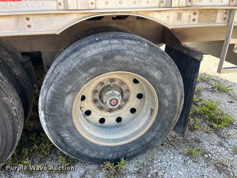 image for item EK8648 2006 Barrett livestock trailer