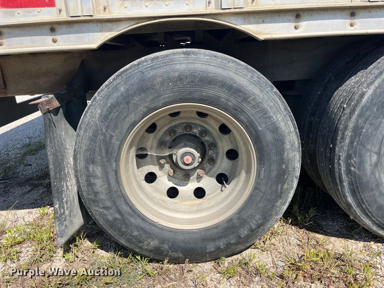 image for item EK8648 2006 Barrett livestock trailer