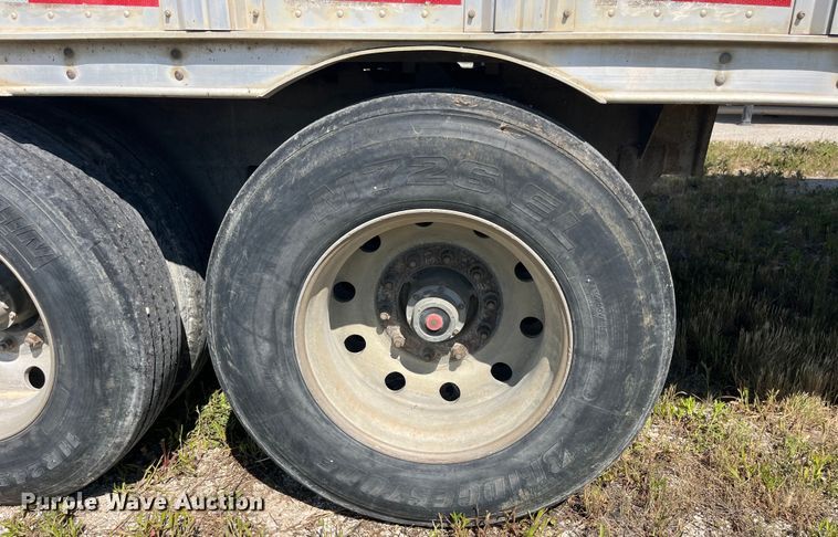 image for item EK8648 2006 Barrett livestock trailer