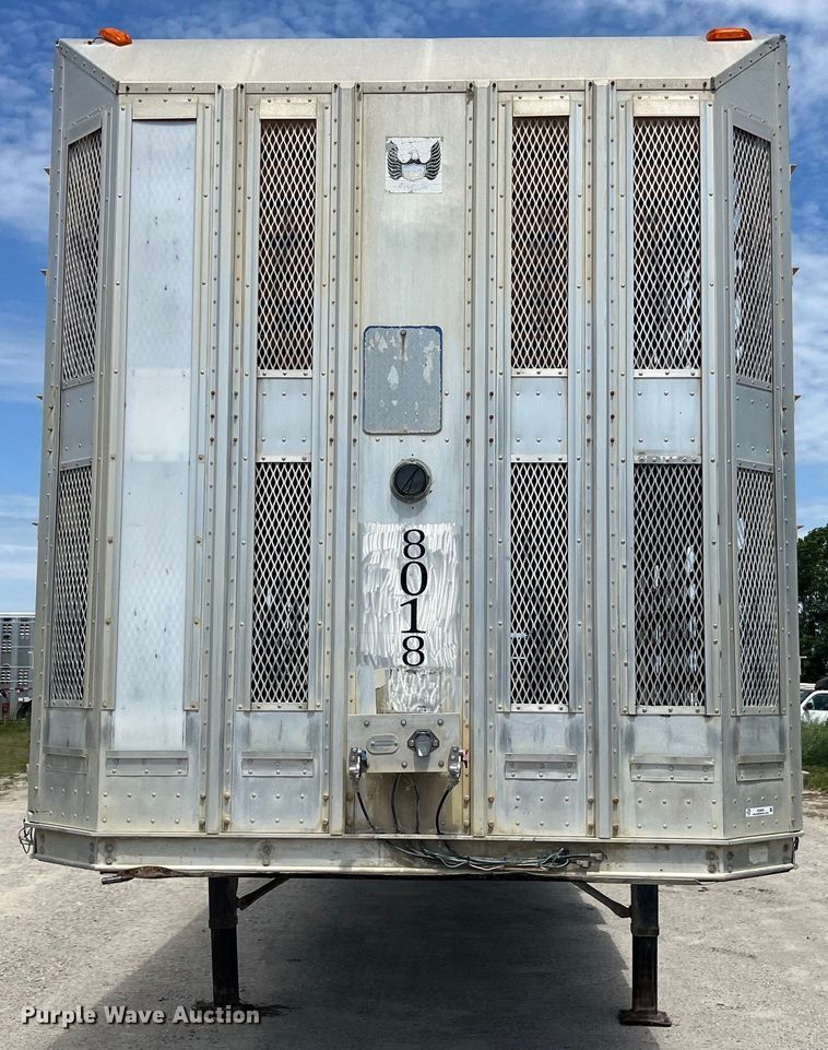 image for item EK8649 2005 Barrett livestock trailer