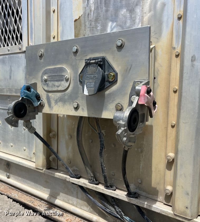 image for item EK8649 2005 Barrett livestock trailer