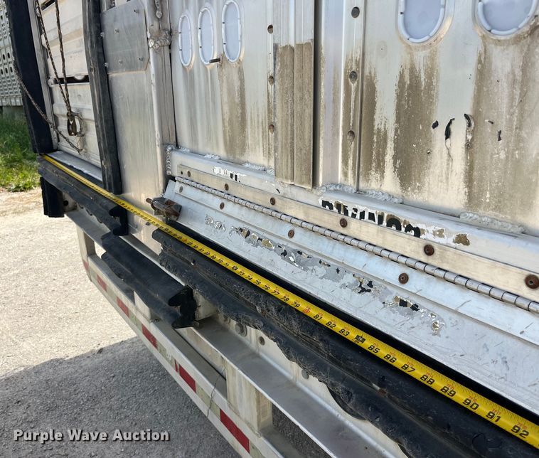 image for item EK8649 2005 Barrett livestock trailer