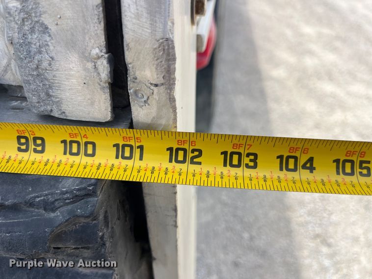 image for item EK8649 2005 Barrett livestock trailer