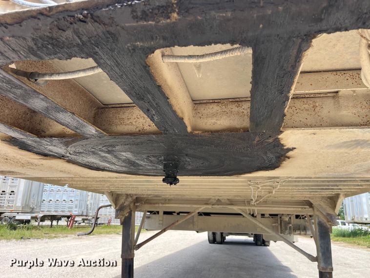 image for item EK8649 2005 Barrett livestock trailer