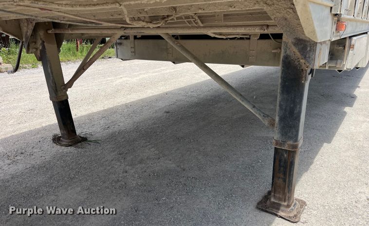 image for item EK8649 2005 Barrett livestock trailer