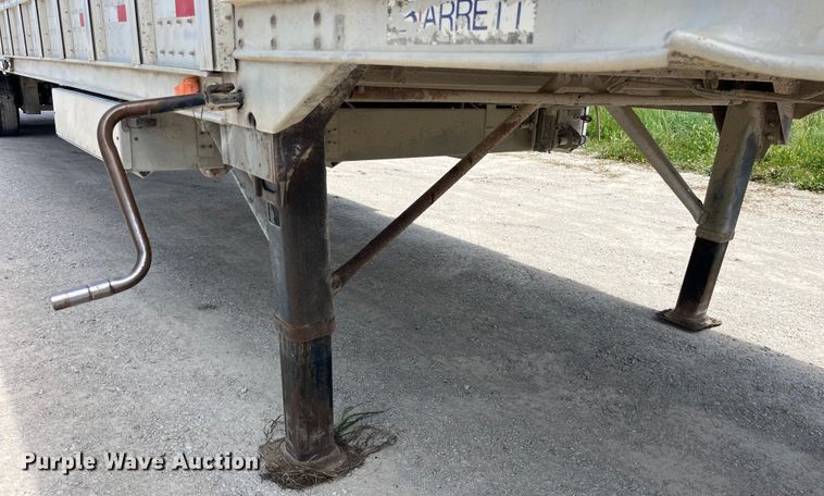 image for item EK8649 2005 Barrett livestock trailer