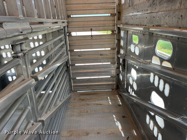 image for item EK8649 2005 Barrett livestock trailer