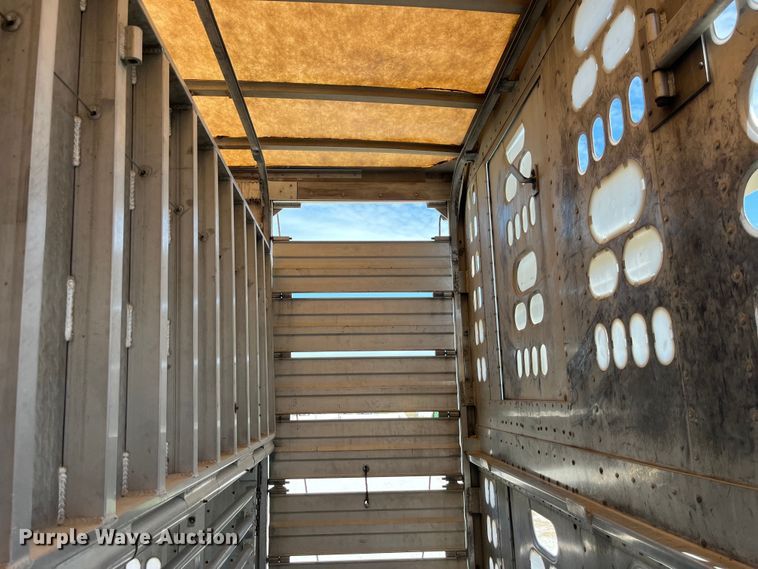 image for item EK8649 2005 Barrett livestock trailer