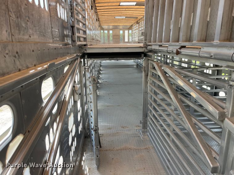 image for item EK8649 2005 Barrett livestock trailer