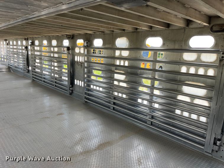 image for item EK8649 2005 Barrett livestock trailer