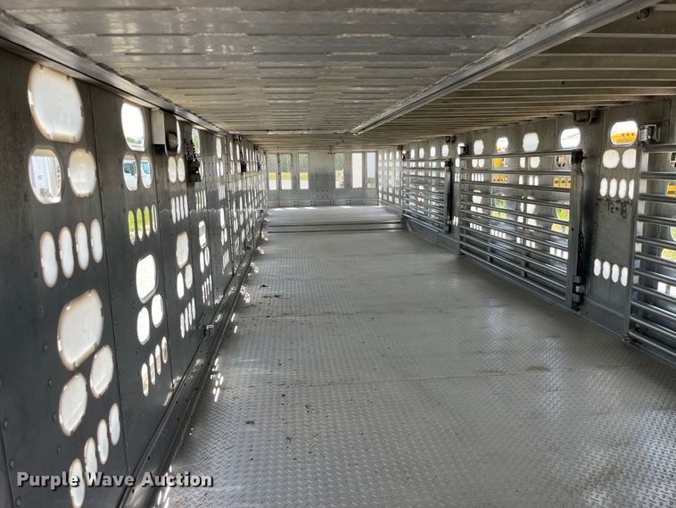 image for item EK8649 2005 Barrett livestock trailer