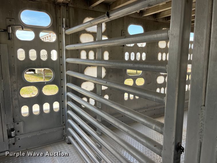 image for item EK8649 2005 Barrett livestock trailer